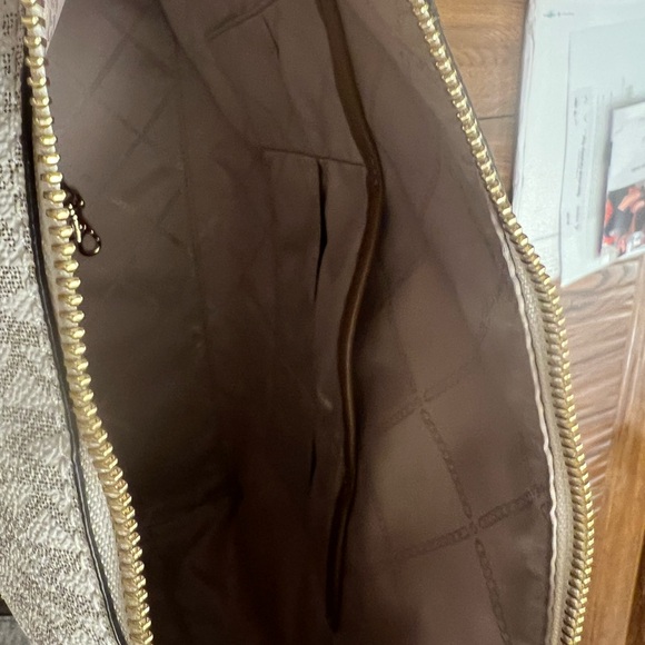 Michael Kors Lexington - Picture 5 of 6